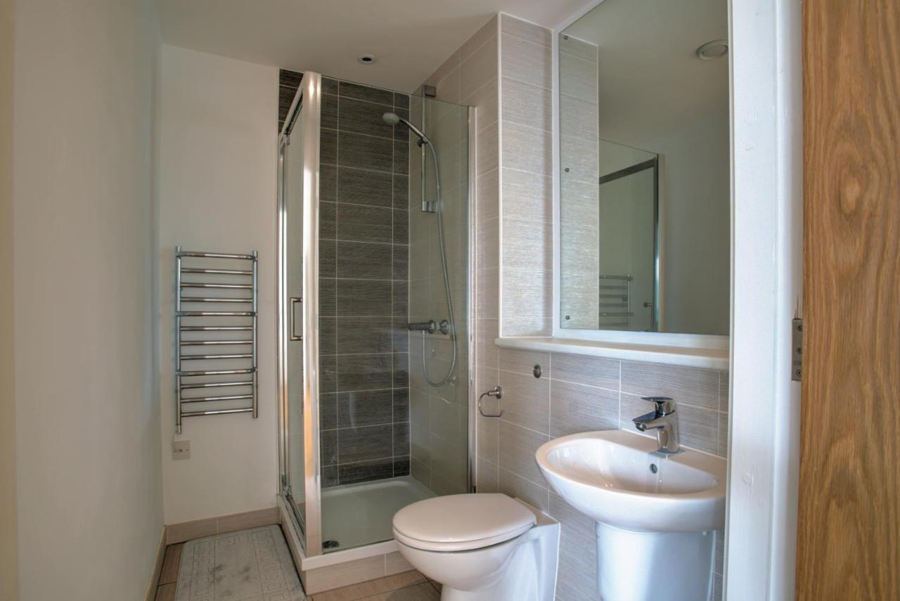 Lovely 2-Bed Apartment In Manchester With Parking 외부 사진