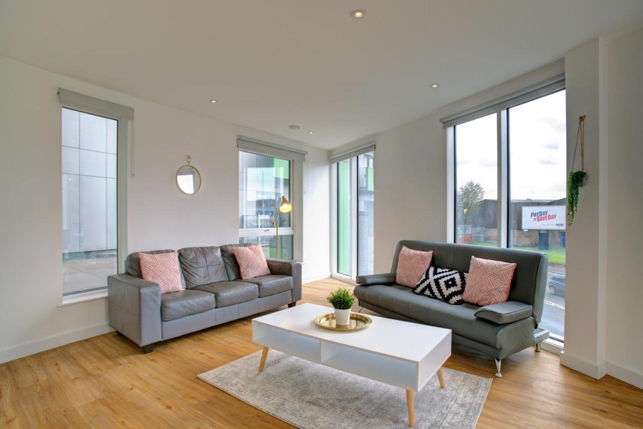 Lovely 2-Bed Apartment In Manchester With Parking 외부 사진