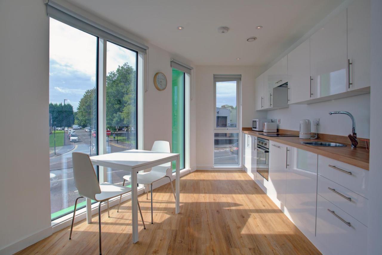 Lovely 2-Bed Apartment In Manchester With Parking 외부 사진