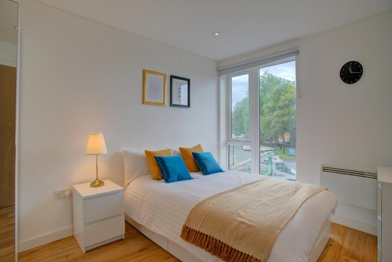 Lovely 2-Bed Apartment In Manchester With Parking 외부 사진